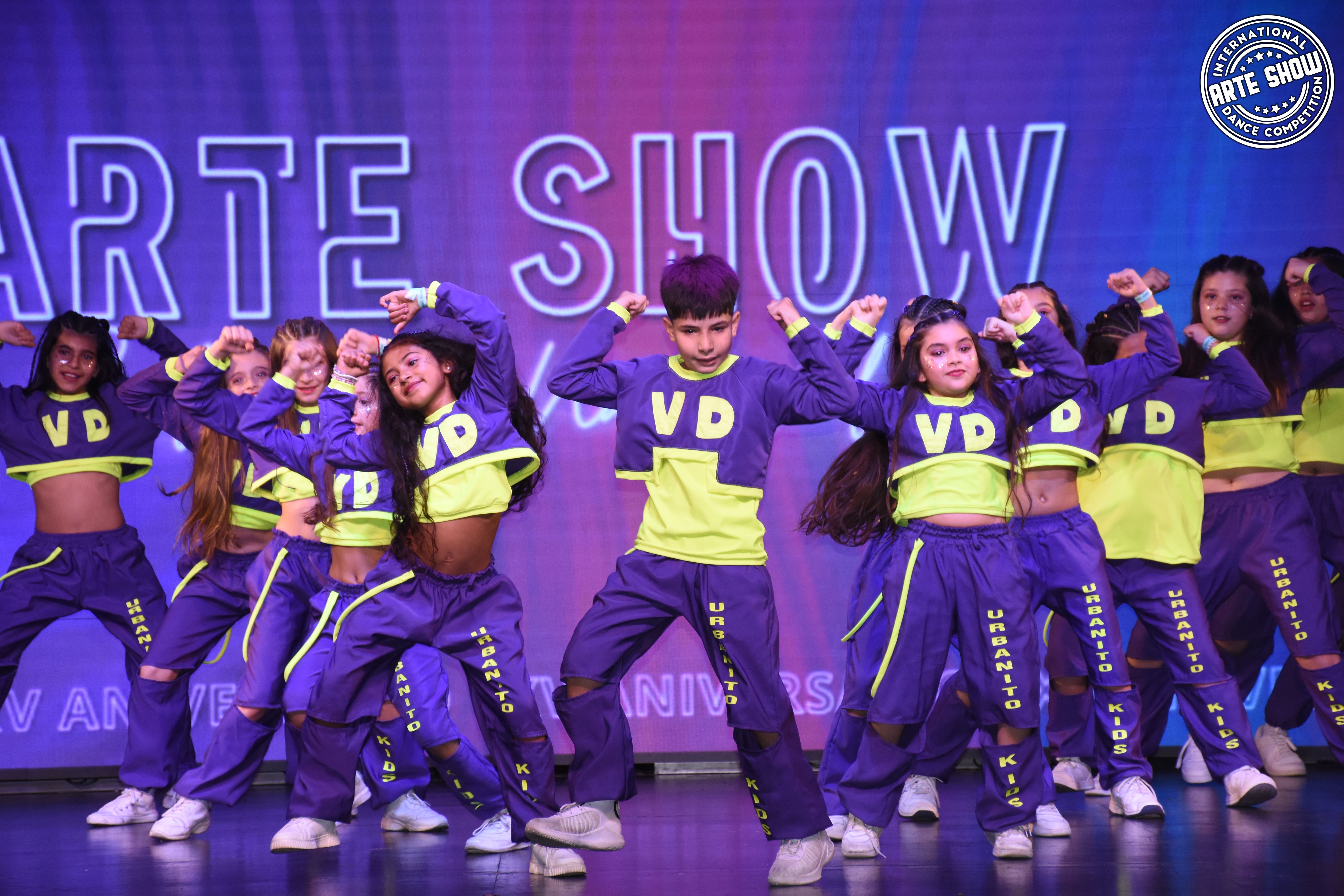 Equipo de baile urbano posando